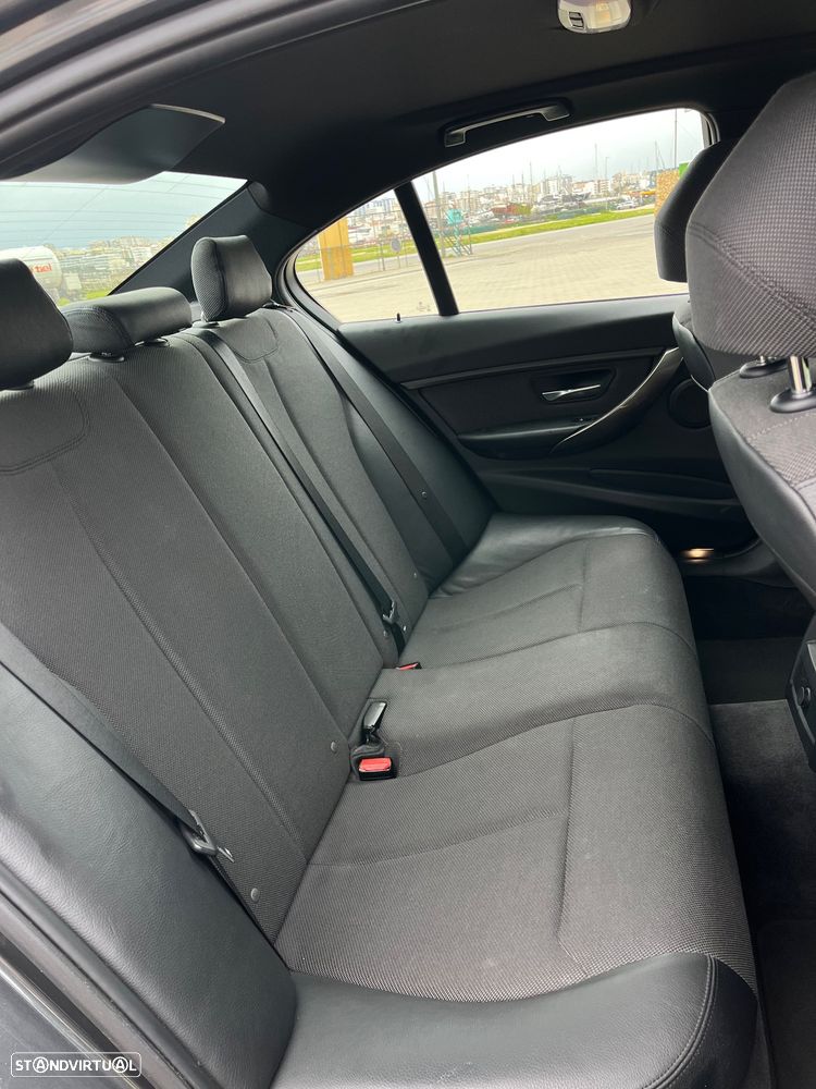 BMW 318 d xDrive Modern Line - 7