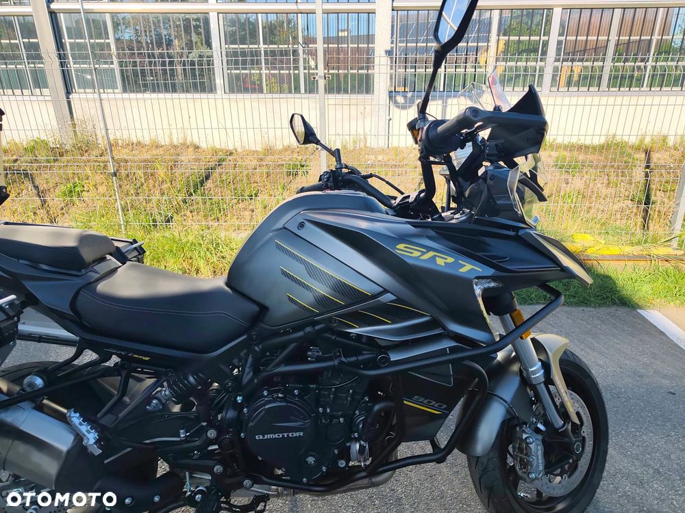 QJMOTOR SRT900S - 6