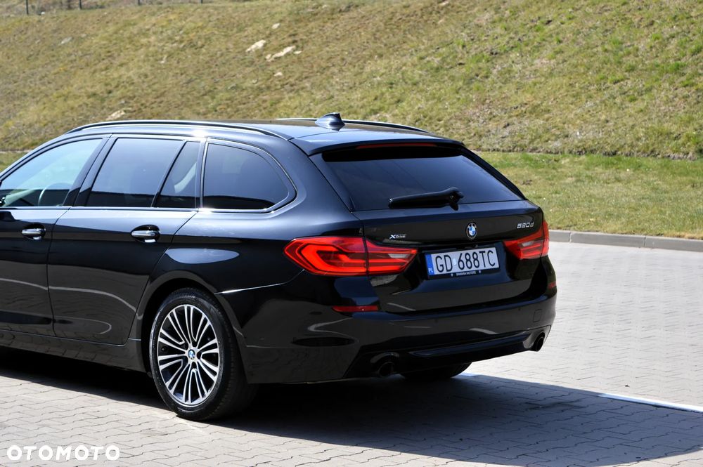 BMW Seria 5 520d xDrive Luxury Line sport - 32