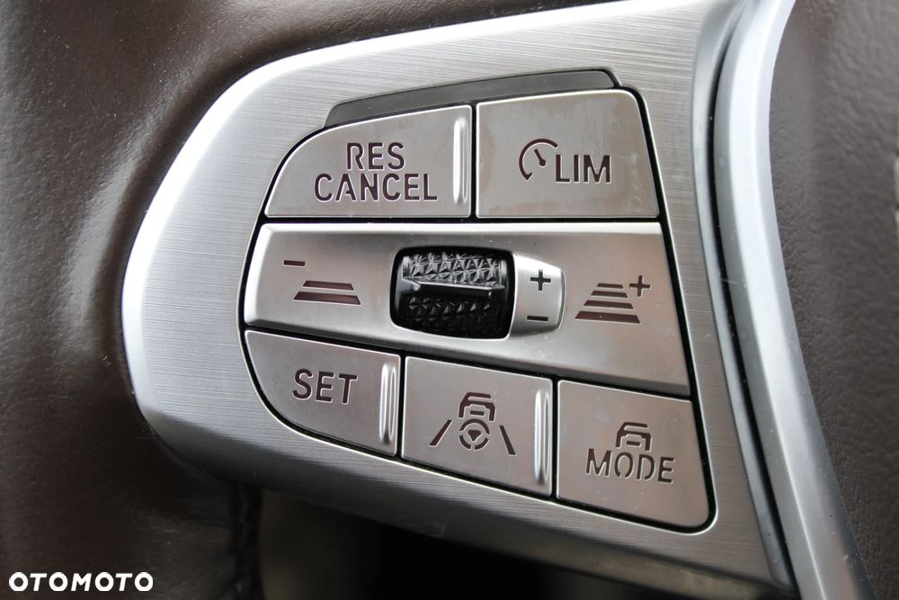 BMW Seria 7 740d xDrive - 26