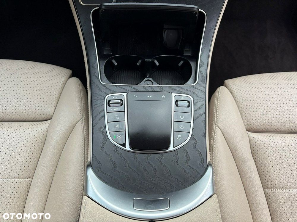 Mercedes-Benz GLC - 32