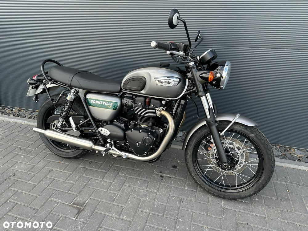 Triumph Bonneville - 6