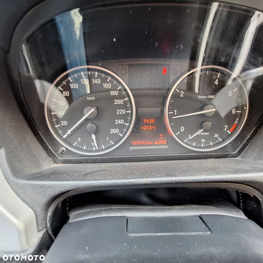 BMW Seria 3 318i Touring - 13