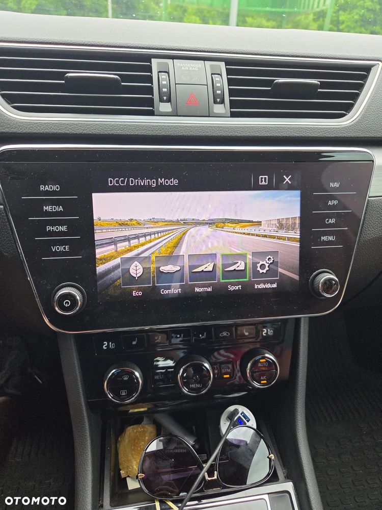 Skoda Superb 2.0 TDI SCR 4x4 Style DSG - 11