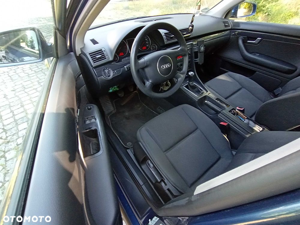 Audi A4 Limousine - 5