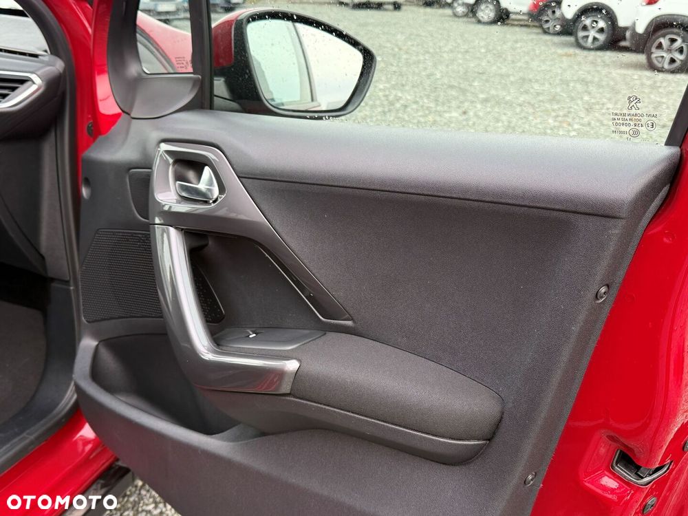 Peugeot 2008 1.2 Pure Tech Active S&S EAT6 - 11