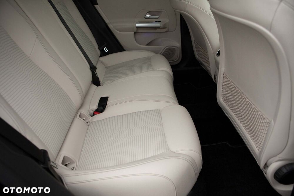 Mercedes-Benz GLA 200 mHEV Progressive 7G-DCT - 30
