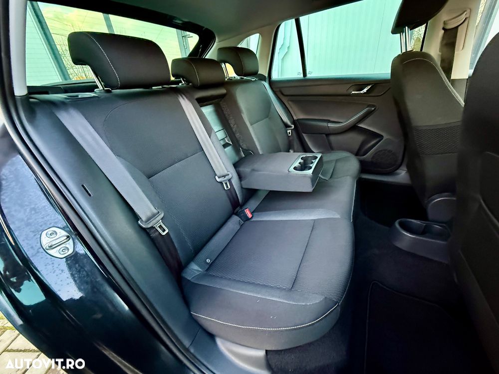 Skoda RAPID Spaceback 1.4 TSI DSG Style+ - 22