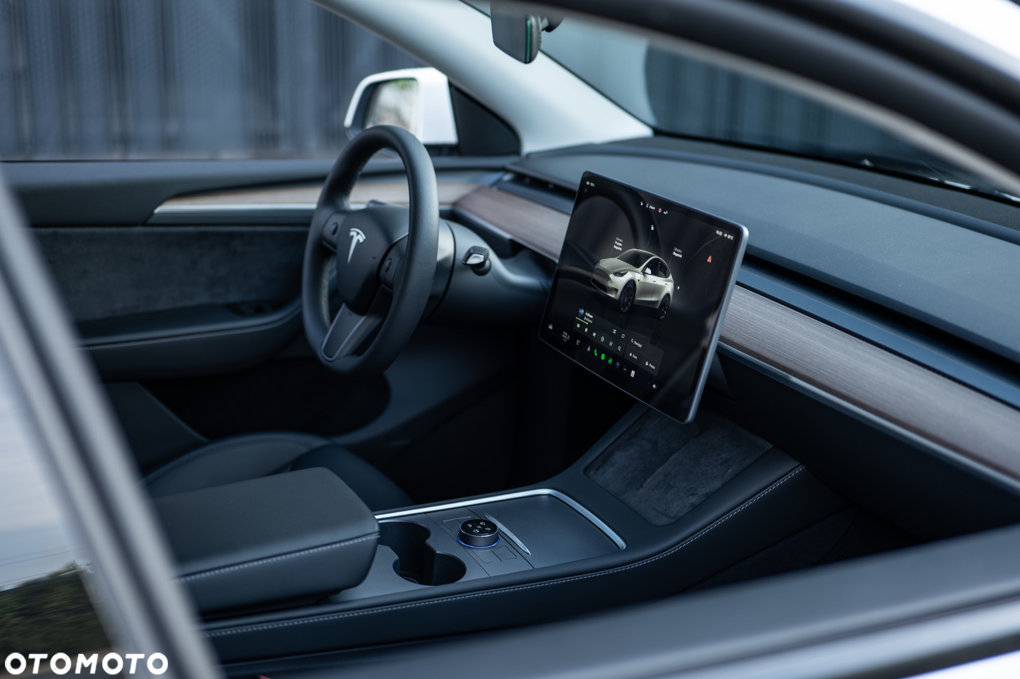 Tesla Y Long Range AWD - 13