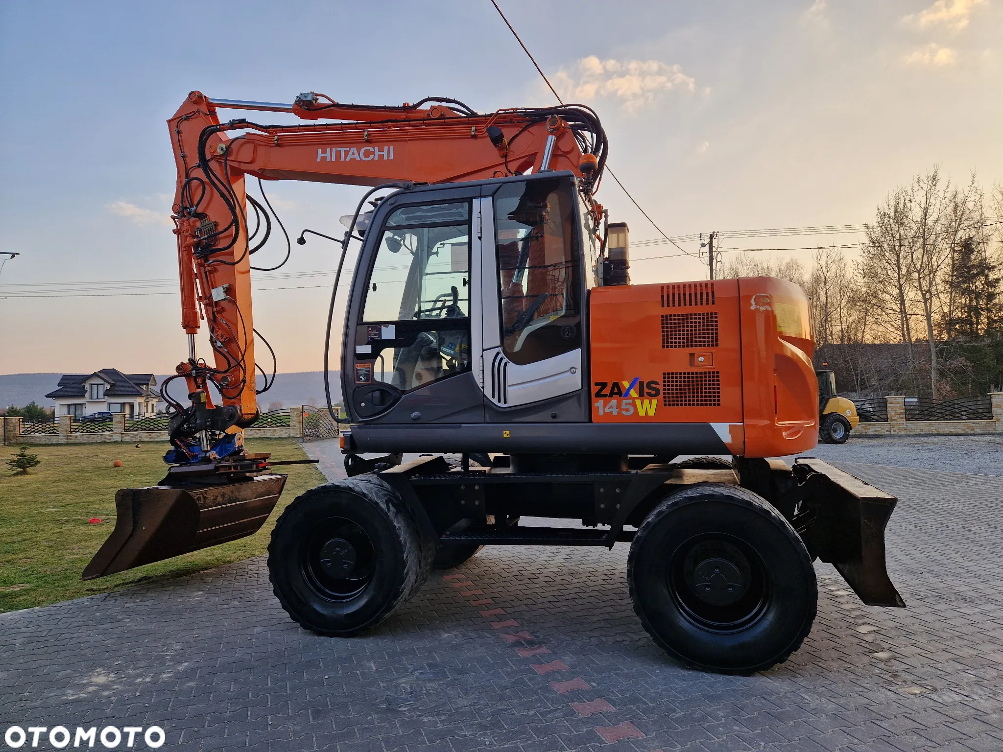 Hitachi ZX145 - 11