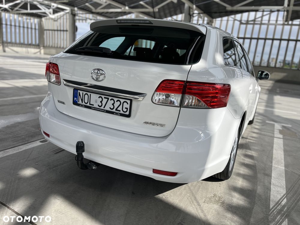 Toyota Avensis 1.6 Comfort - 11