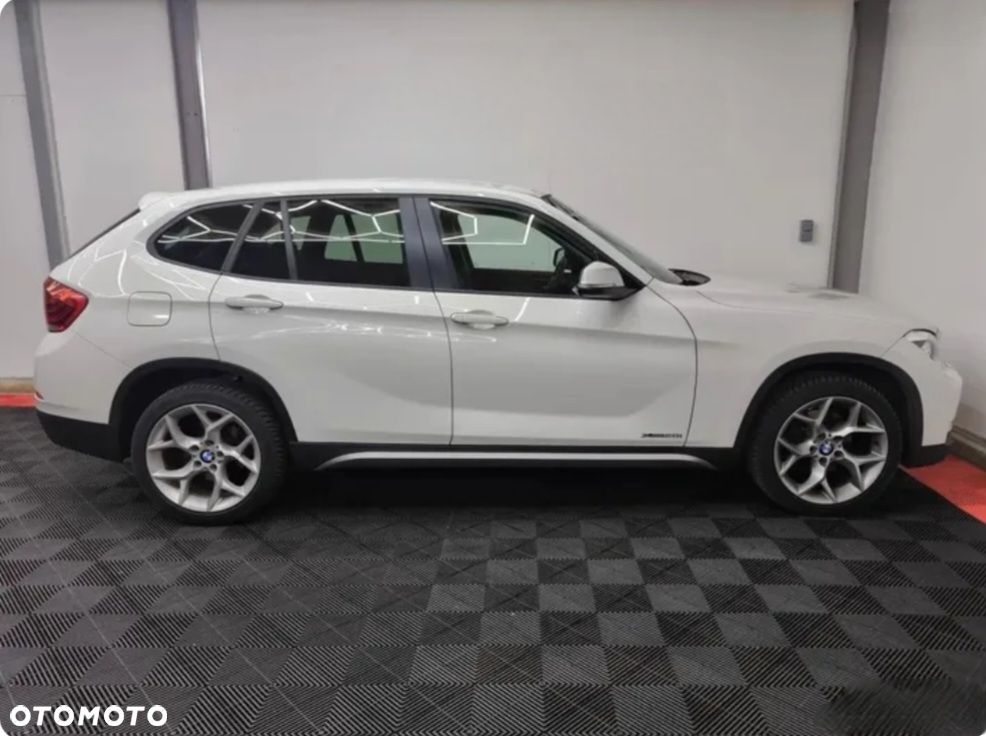 BMW X1 xDrive20i Sport Line - 4