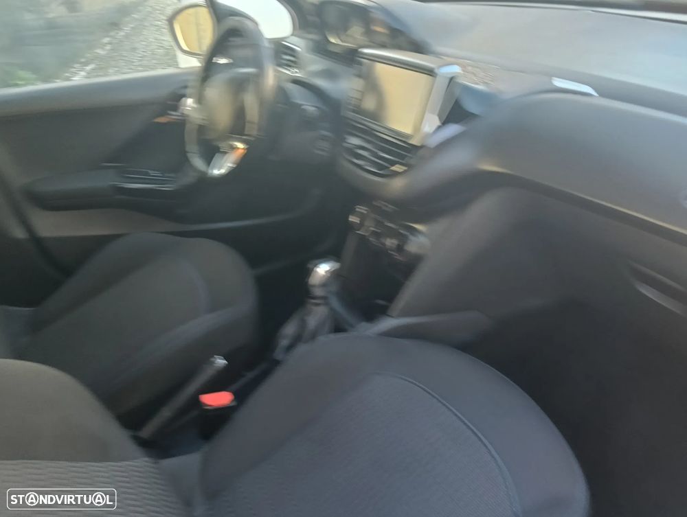 Peugeot 208 1.2 PureTech Style - 39