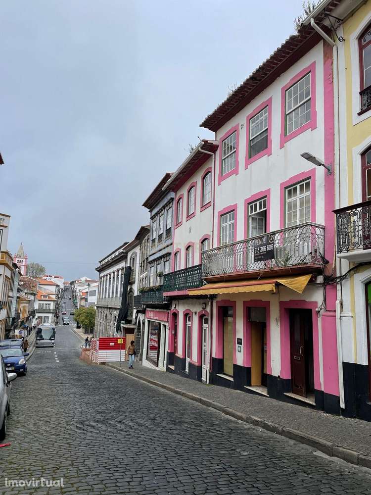 Excelente moradia localizada no coração de Angra do Heroísmo cidade pa - Grande imagem: 2/31