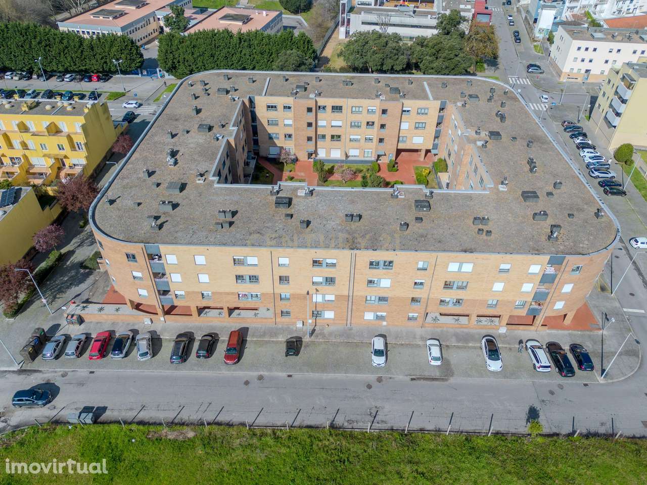 Loja com Potencial de Transformação em T3 na Senhora da Hora! - Grande imagem: 3/27