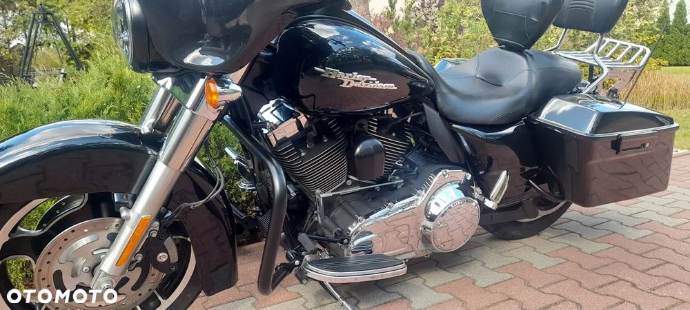 Harley-Davidson Touring Street Glide - 25