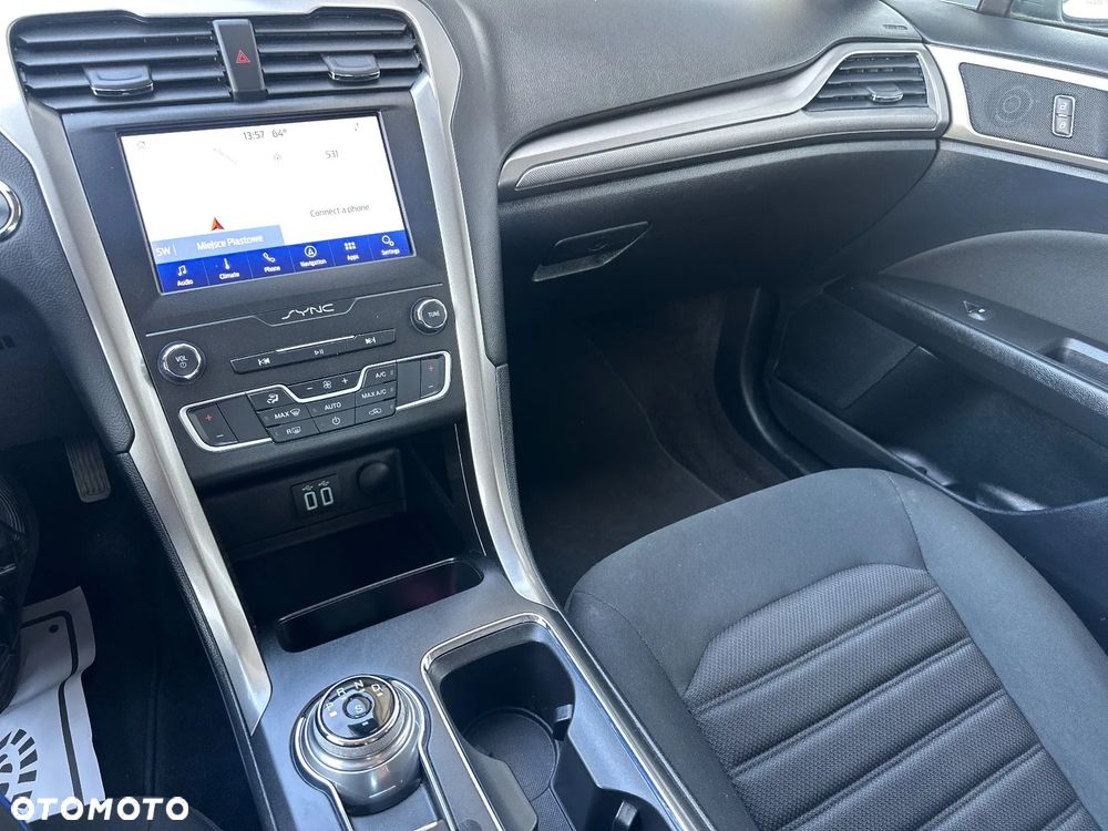 Ford Fusion - 24