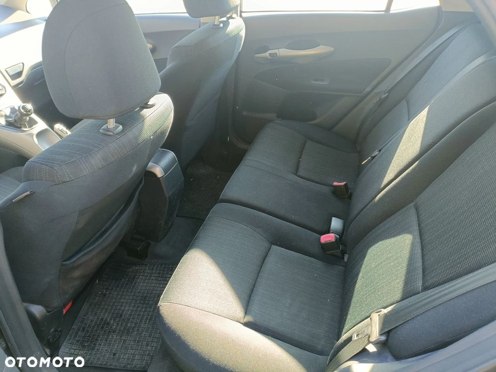 Toyota Auris 1.4 D-4D - 6