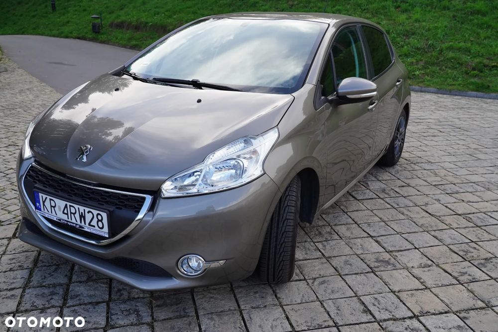 Peugeot 208 - 1