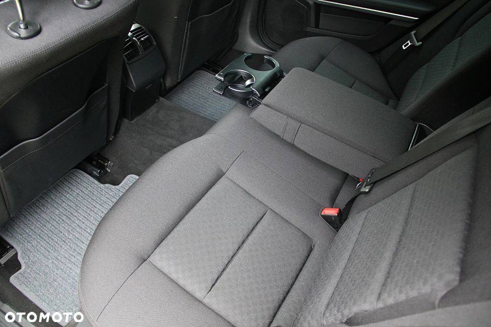 Mercedes-Benz Klasa E 200 BlueEFFICIENCY Elegance - 35