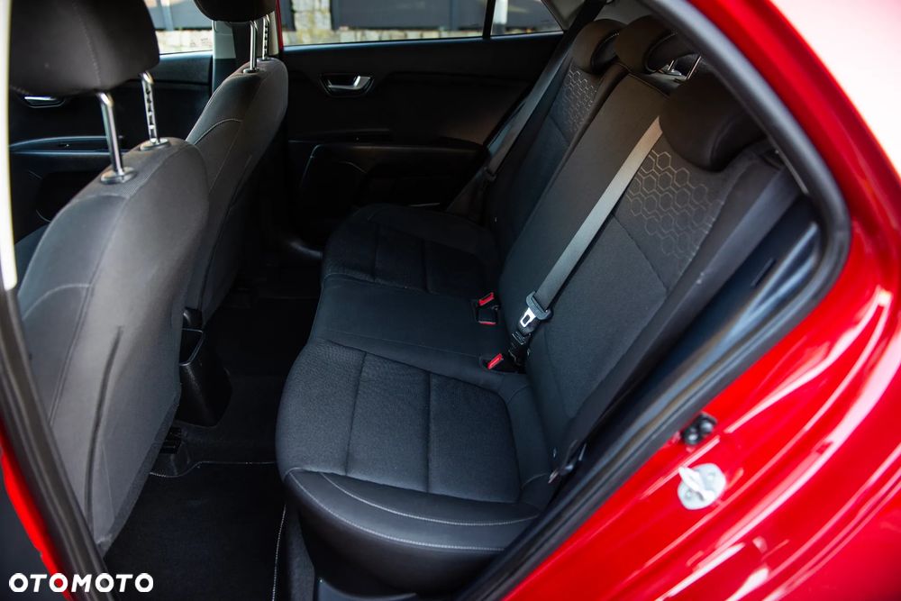 Kia Rio 1.2 Dream Team Edition - 32