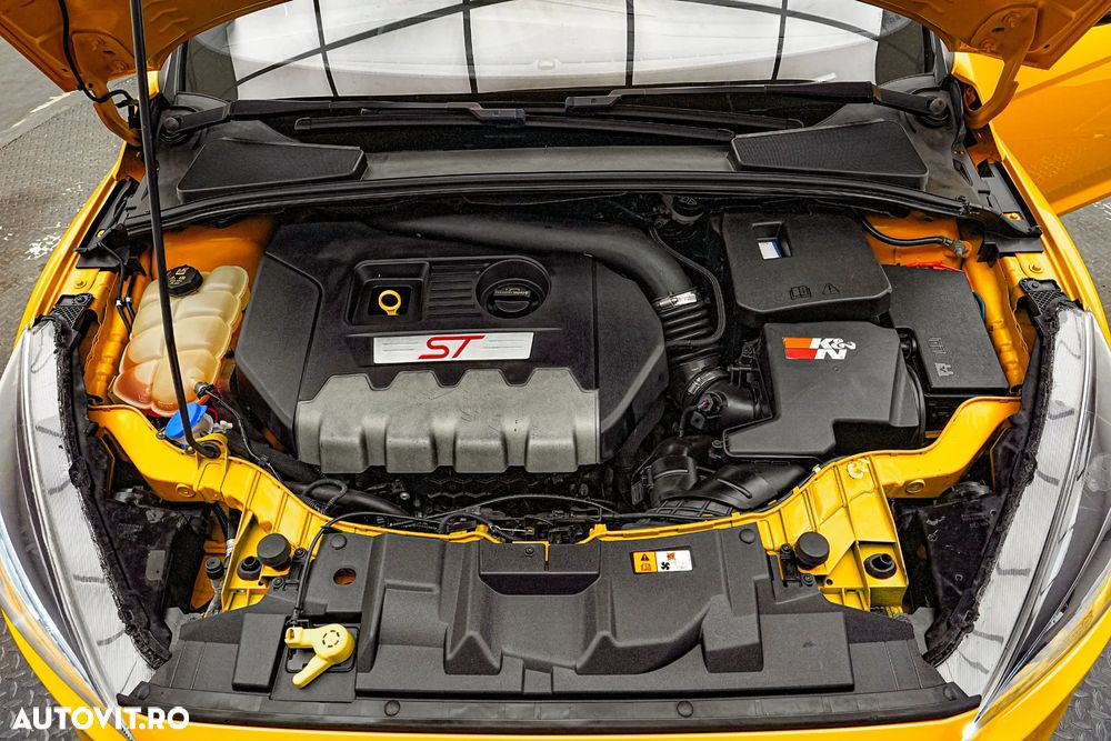 Ford Focus 2.0 EcoBoost ST mit Leder-Exclusiv-Paket - 24