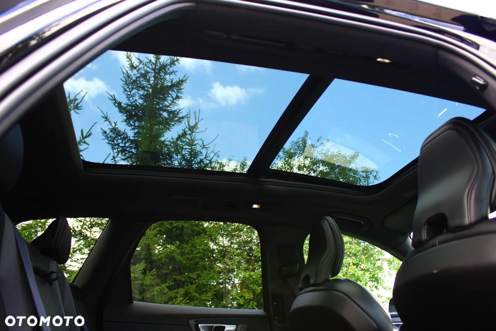 Volvo XC 60 B4 D AWD Plus Dark - 35