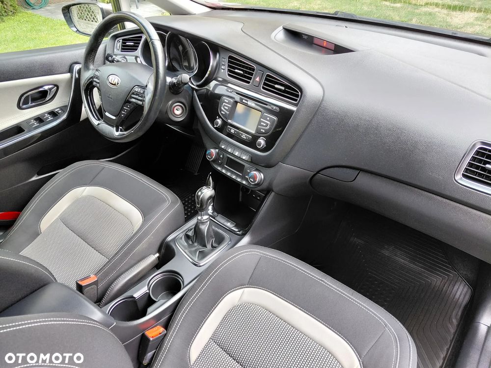 Kia Ceed 1.6 GDI ISG Spirit - 11