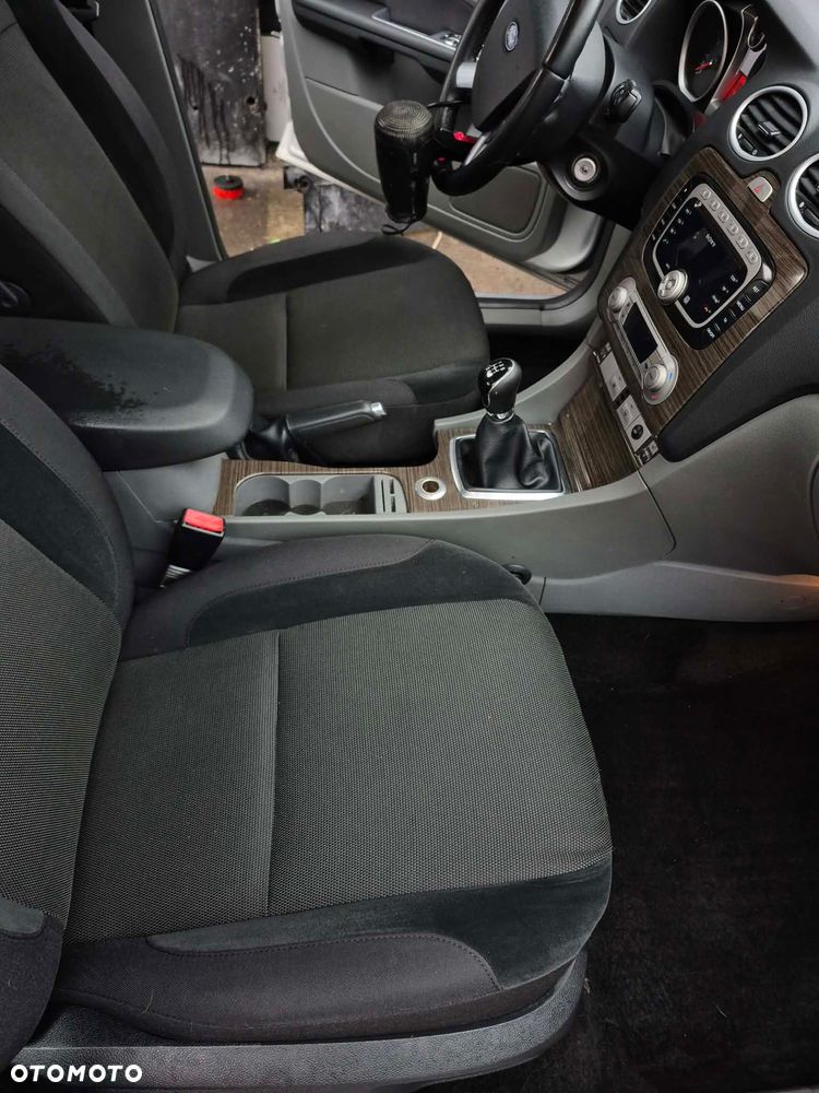 Ford Focus 1.6 Ghia - 20