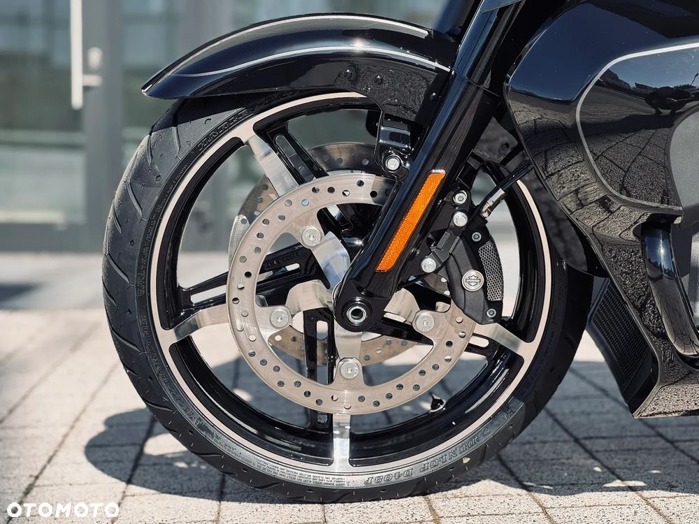 Harley-Davidson Touring Street Glide - 19