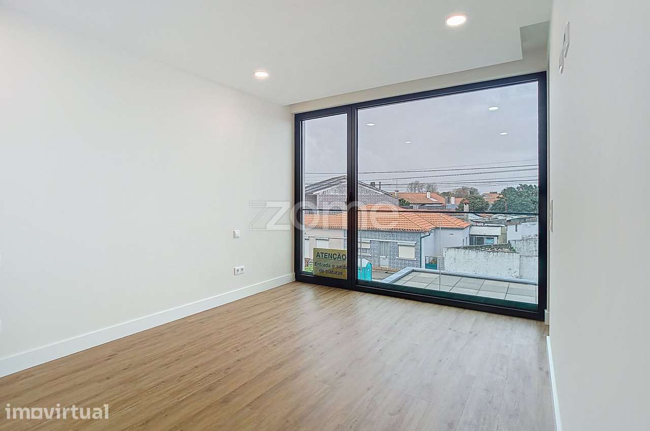 Moradia T4 de arquitetura moderna em Aradas - Grande imagem: 5/15