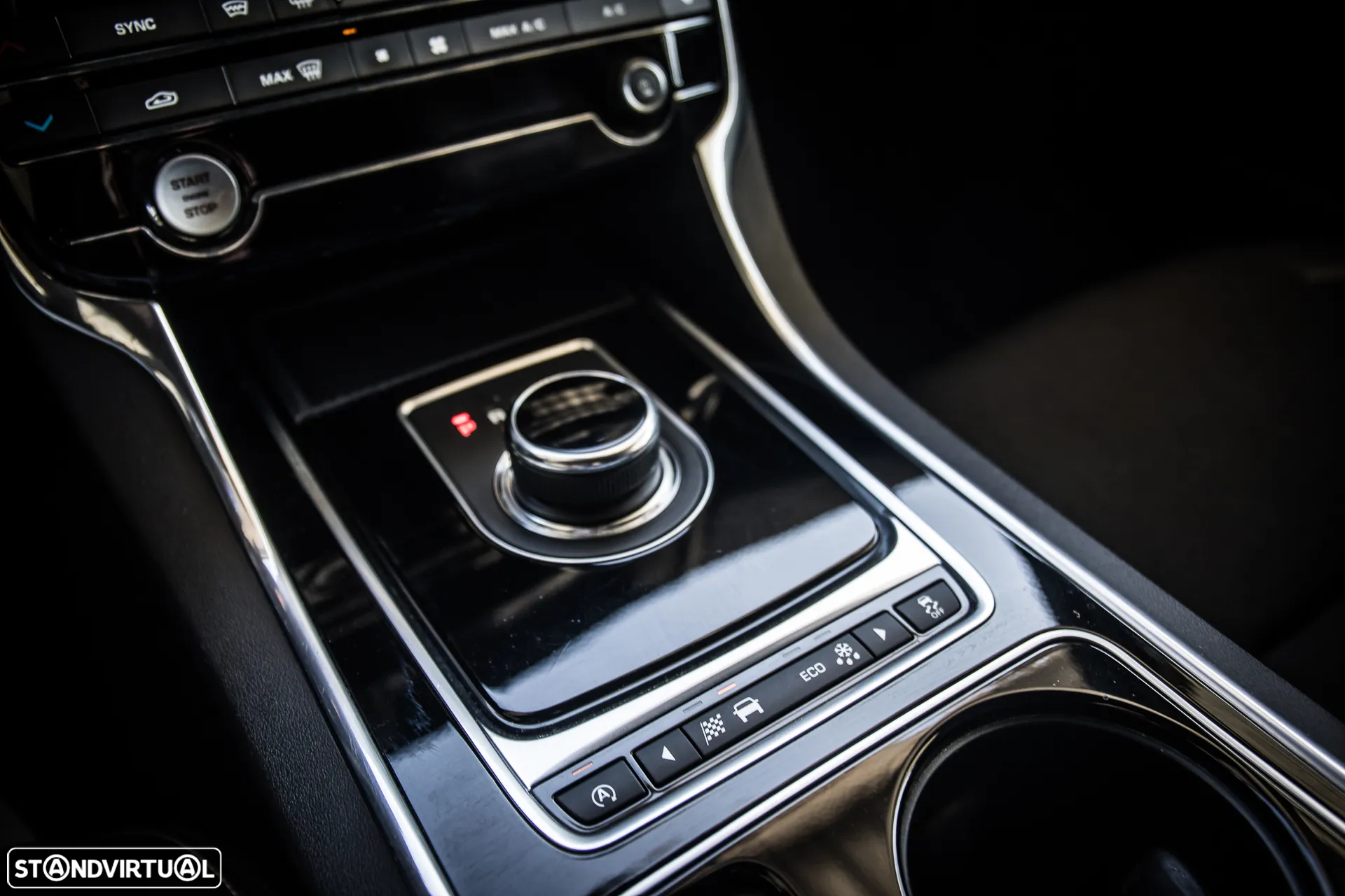 Jaguar XE 2.0 D R-Sport Aut. - 12