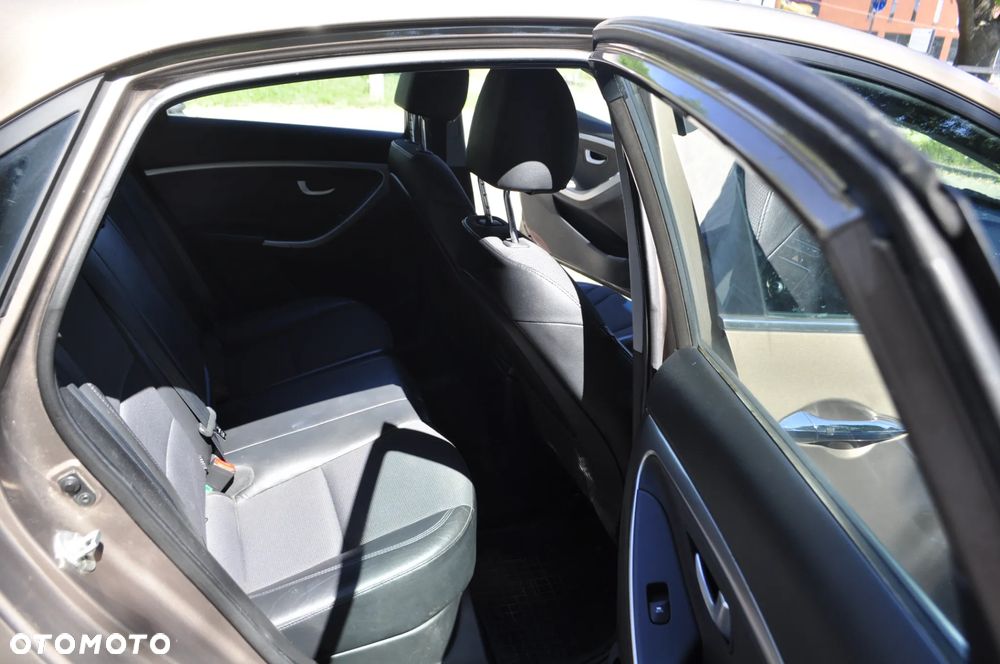 Hyundai i30 blue 1.6 CRDi YES Gold - 12