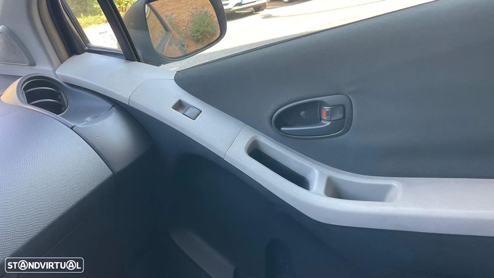 Toyota Yaris 1.0 VVT-i Motion - 17
