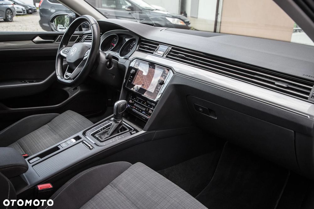 Volkswagen Passat - 36