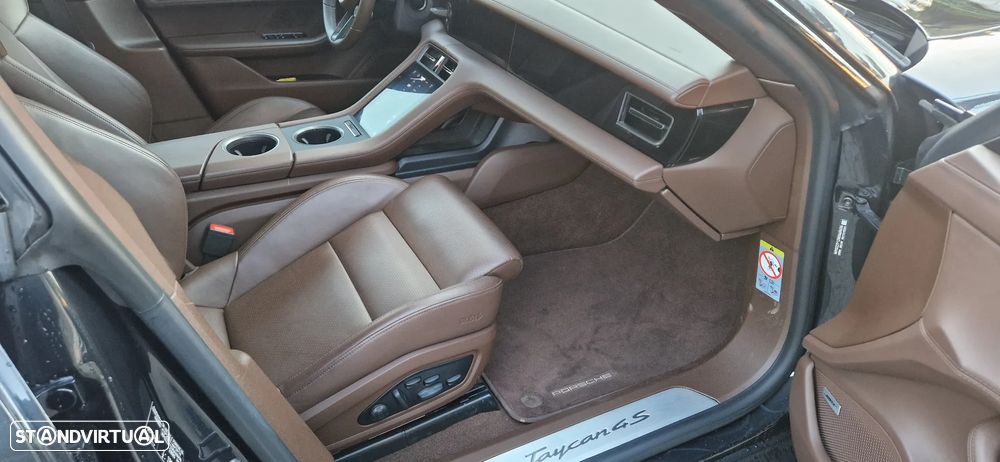 Porsche Taycan Cross Turismo 4S - 16