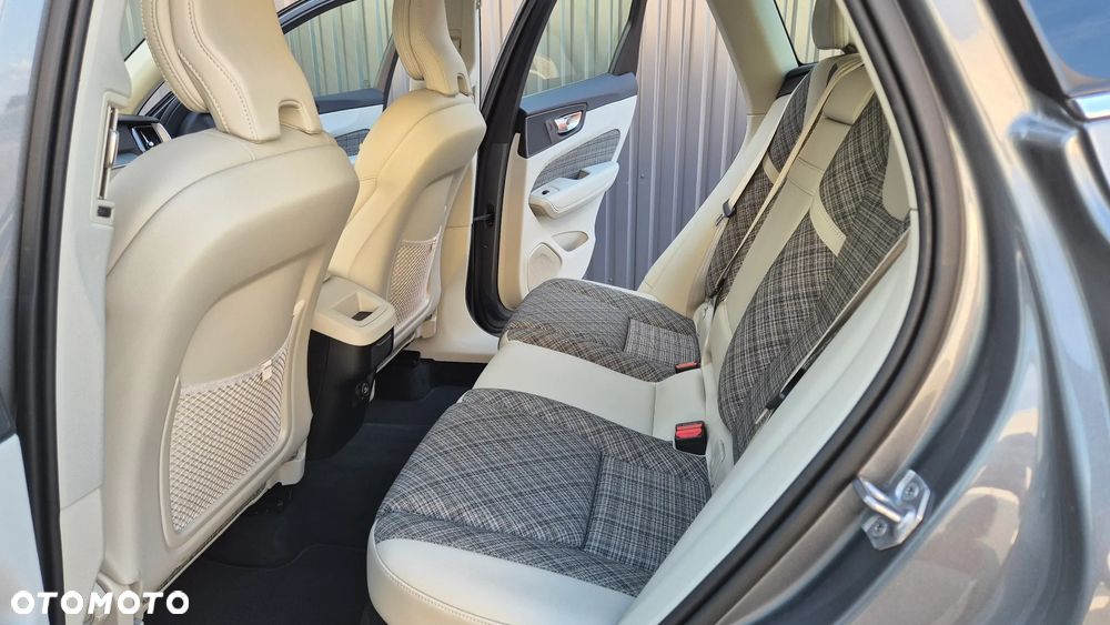 Volvo XC 60 D4 Momentum Pro - 27