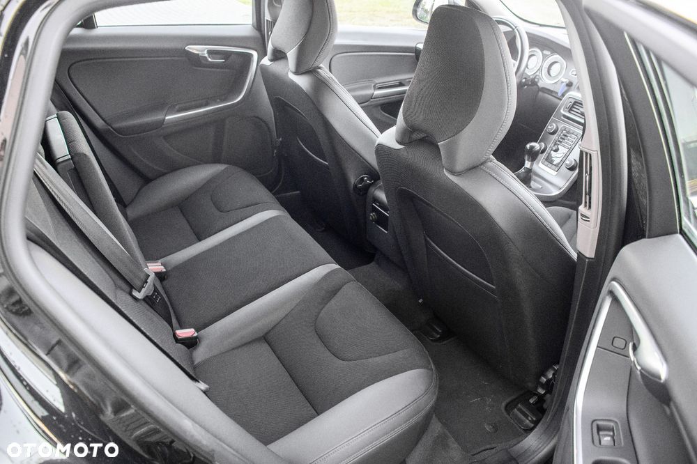 Volvo V60 T3 Momentum - 22