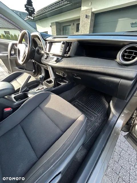 Toyota RAV4 - 10
