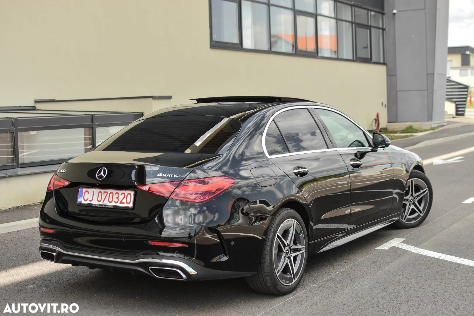 Mercedes-Benz C 300 4Matic 9G-TRONIC AMG Line - 4