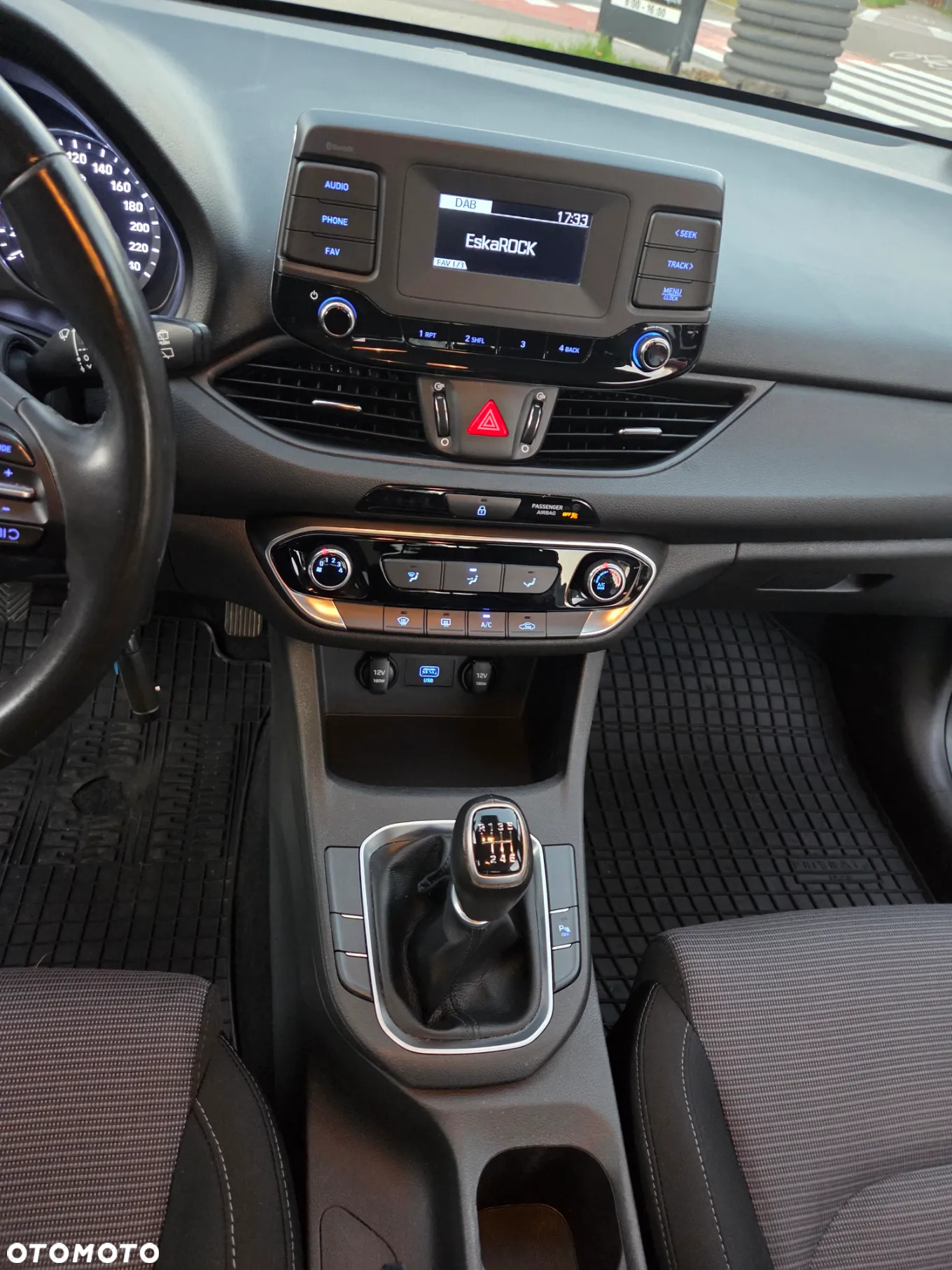 Hyundai i30 1.5 DPI Classic + - 33