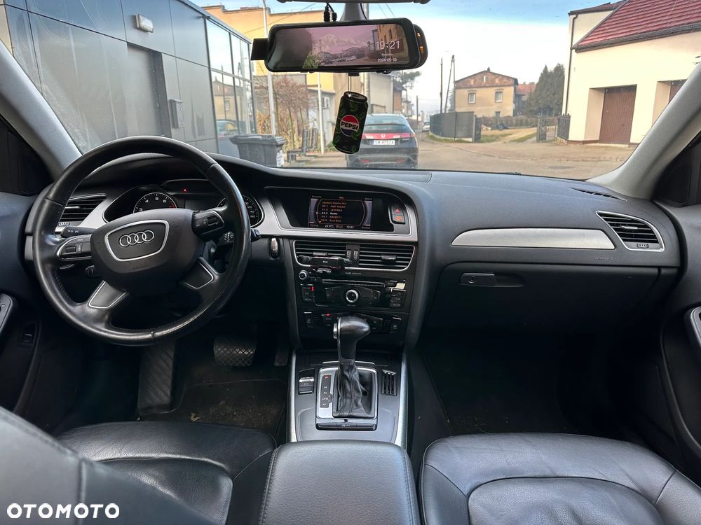 Audi A4 Limousine - 10