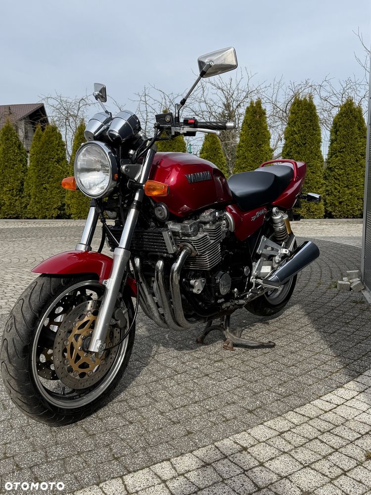 Yamaha XJR - 9