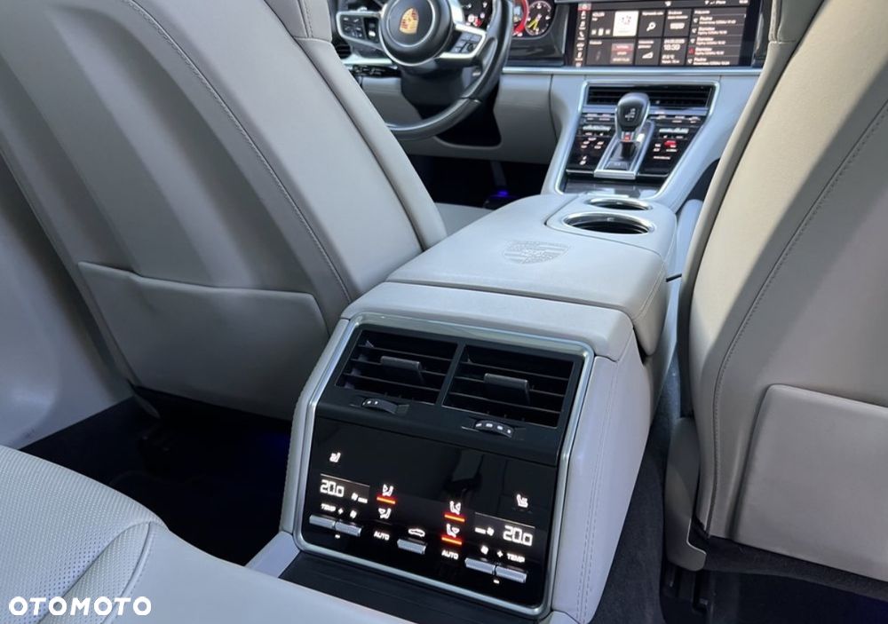 Porsche Panamera 4 - 16