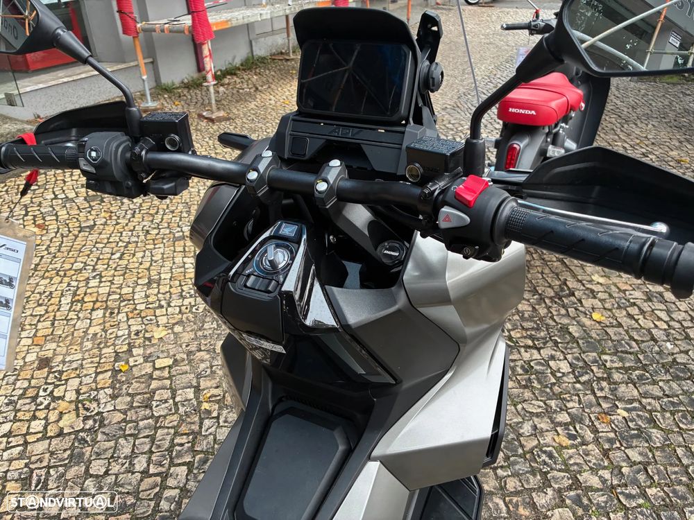 Honda ADV 350 - 9
