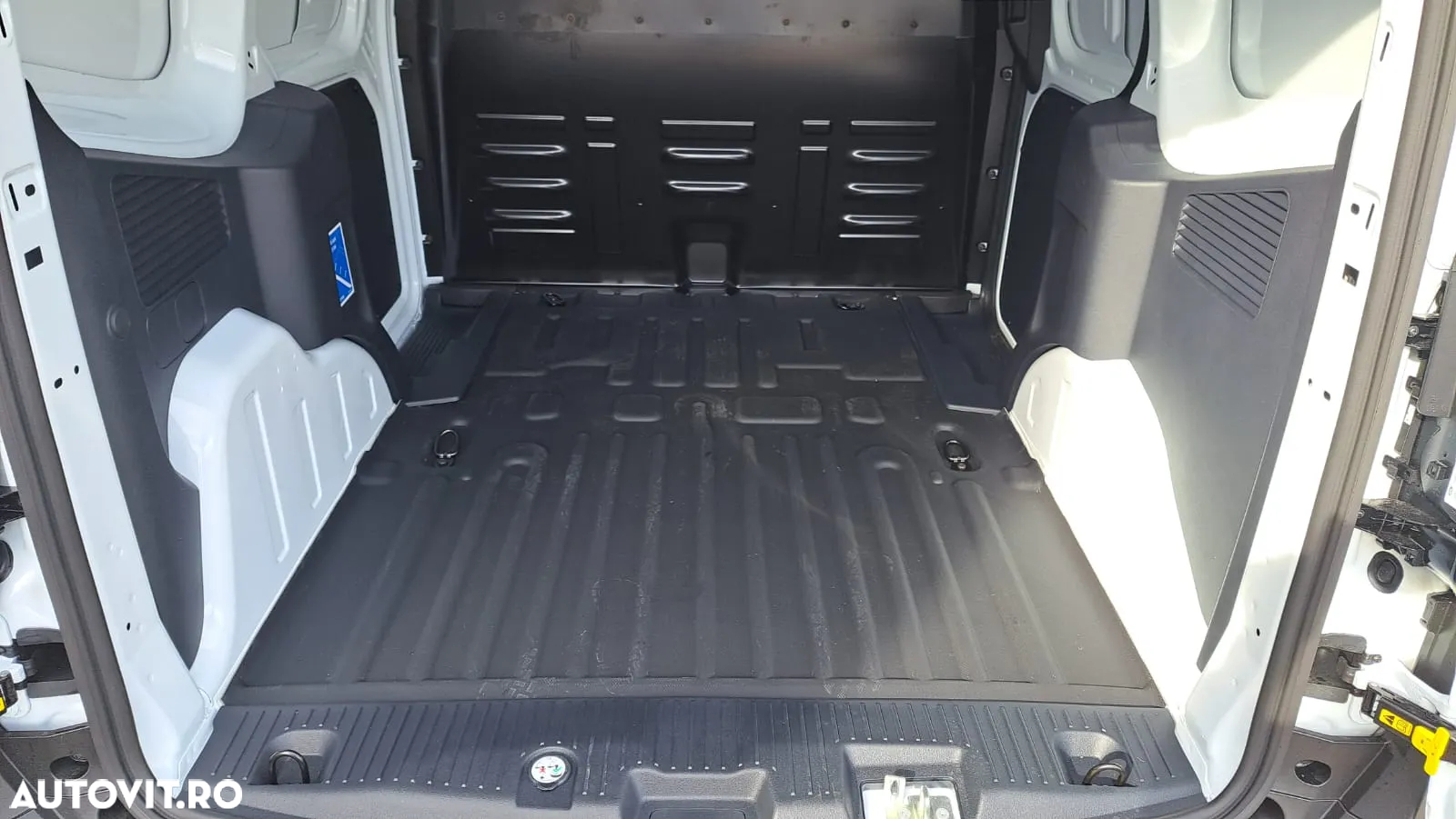 Ford NEW TRANSIT COURIER - 15