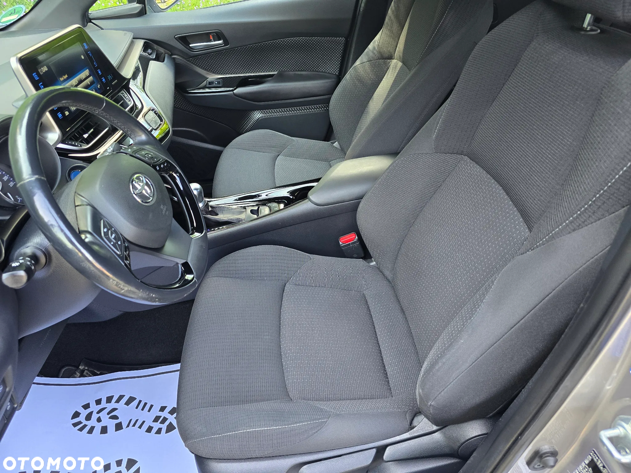 Toyota C-HR 1.8 Hybrid Team Deutschland - 19