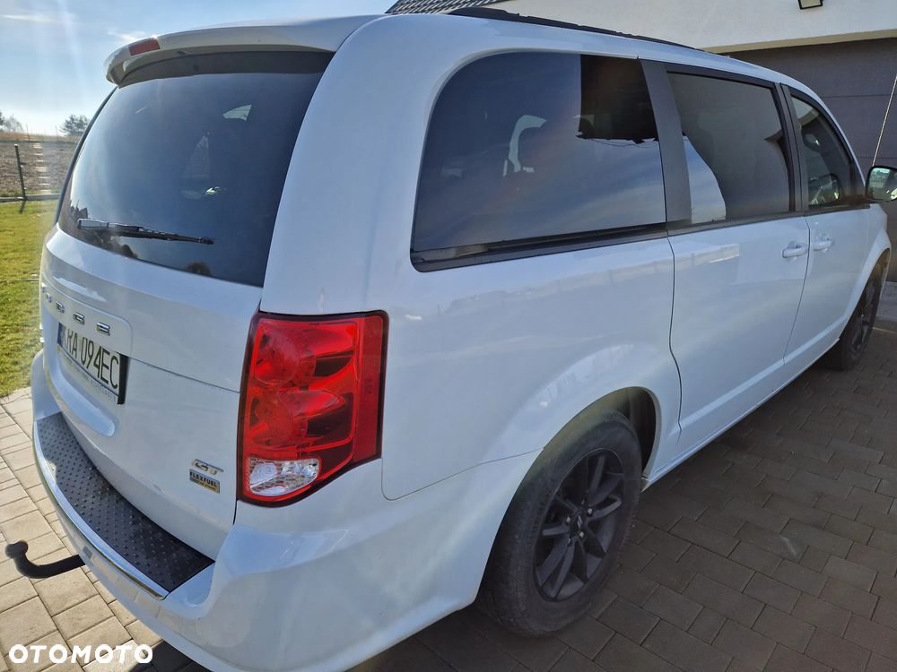 Dodge Grand Caravan - 4