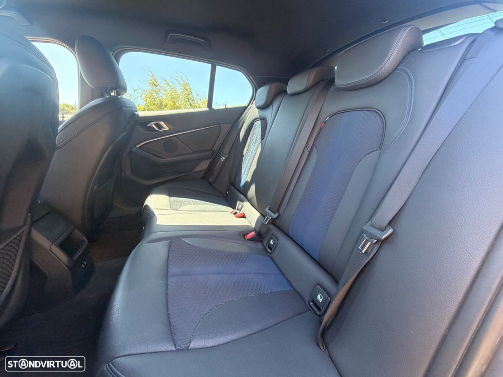 BMW 116 d Pack M - 32