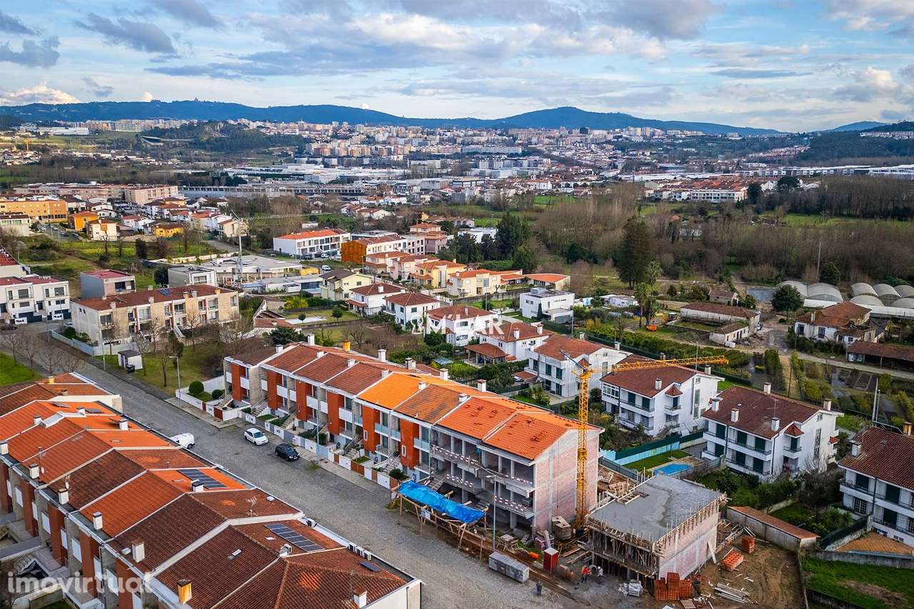 Moradia T3+1,  de gaveto, em Merelim S. Pedro – Braga - Grande imagem: 2/19